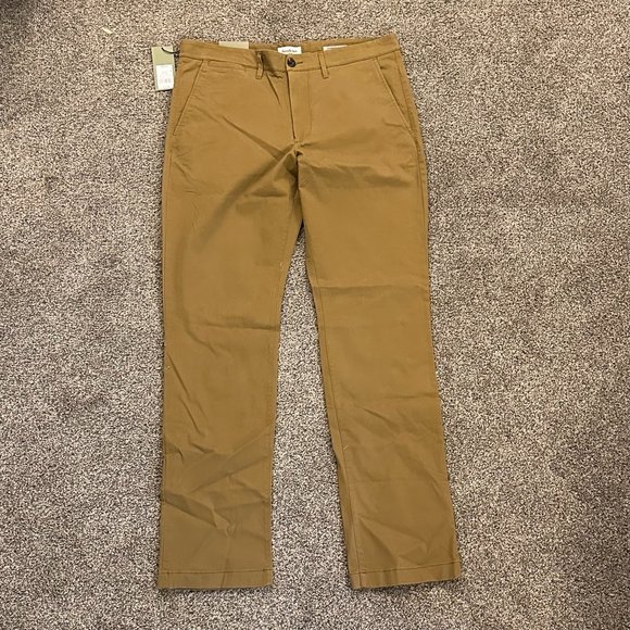 I migliori pantaloni chino uomo del momento, la guida di GQ per trovare il modello perfetto per te | GQ Italia I migliori pantaloni chino uomo del momento, la guida di GQ per trovare il modello perfetto per te | GQ Italia